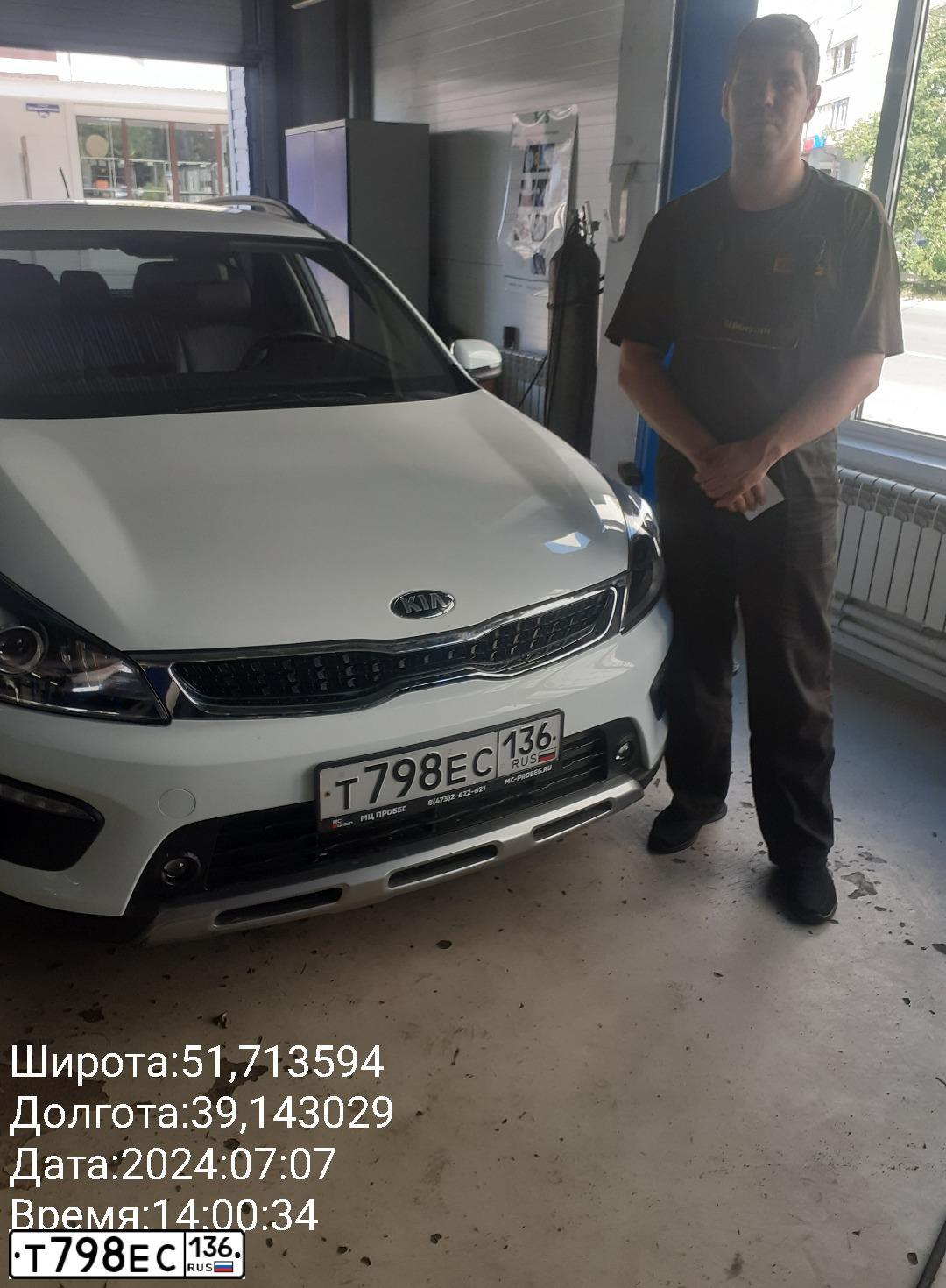 Фото автомобиля KIA RIO, 2018 — госномер Т798ЕС136. Цвет: Белый