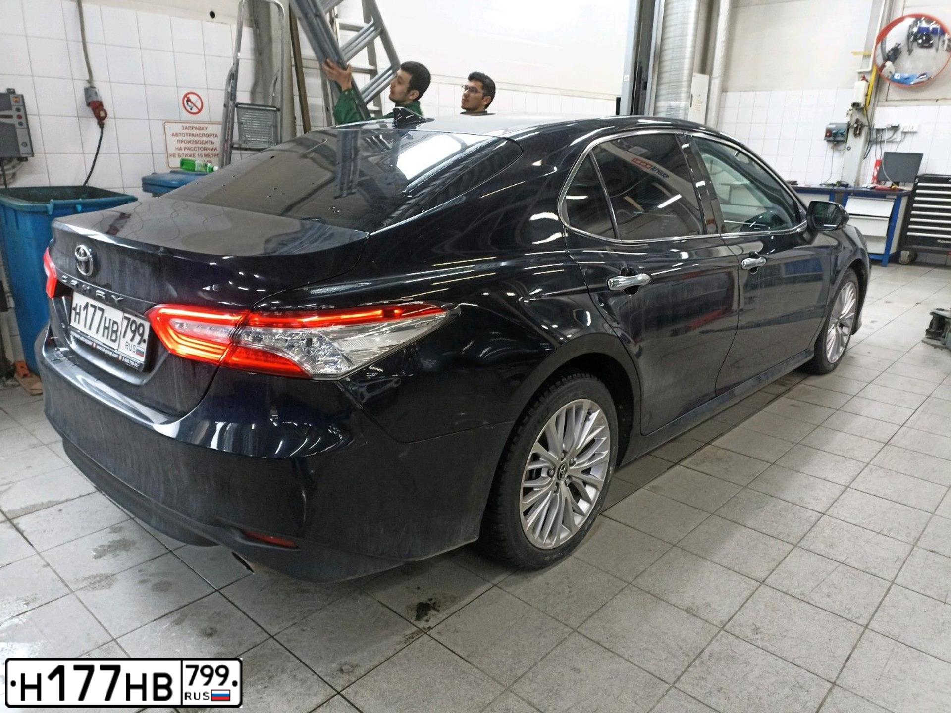 Фото автомобиля TOYOTA CAMRY, 2019 — госномер К692ЕТ147. Цвет: ЧЕРНЫЙ МЕТАЛЛИК