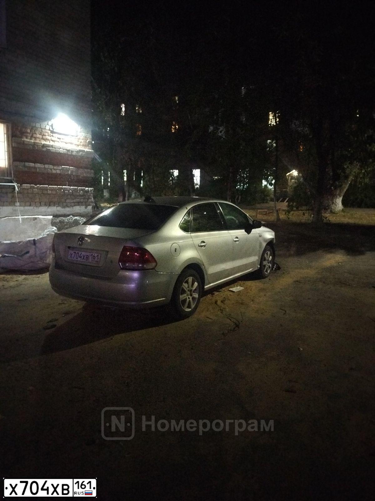 Фото автомобиля VOLKSWAGEN POLO, 2010 — госномер Т445АУ79. Цвет: Серебристый