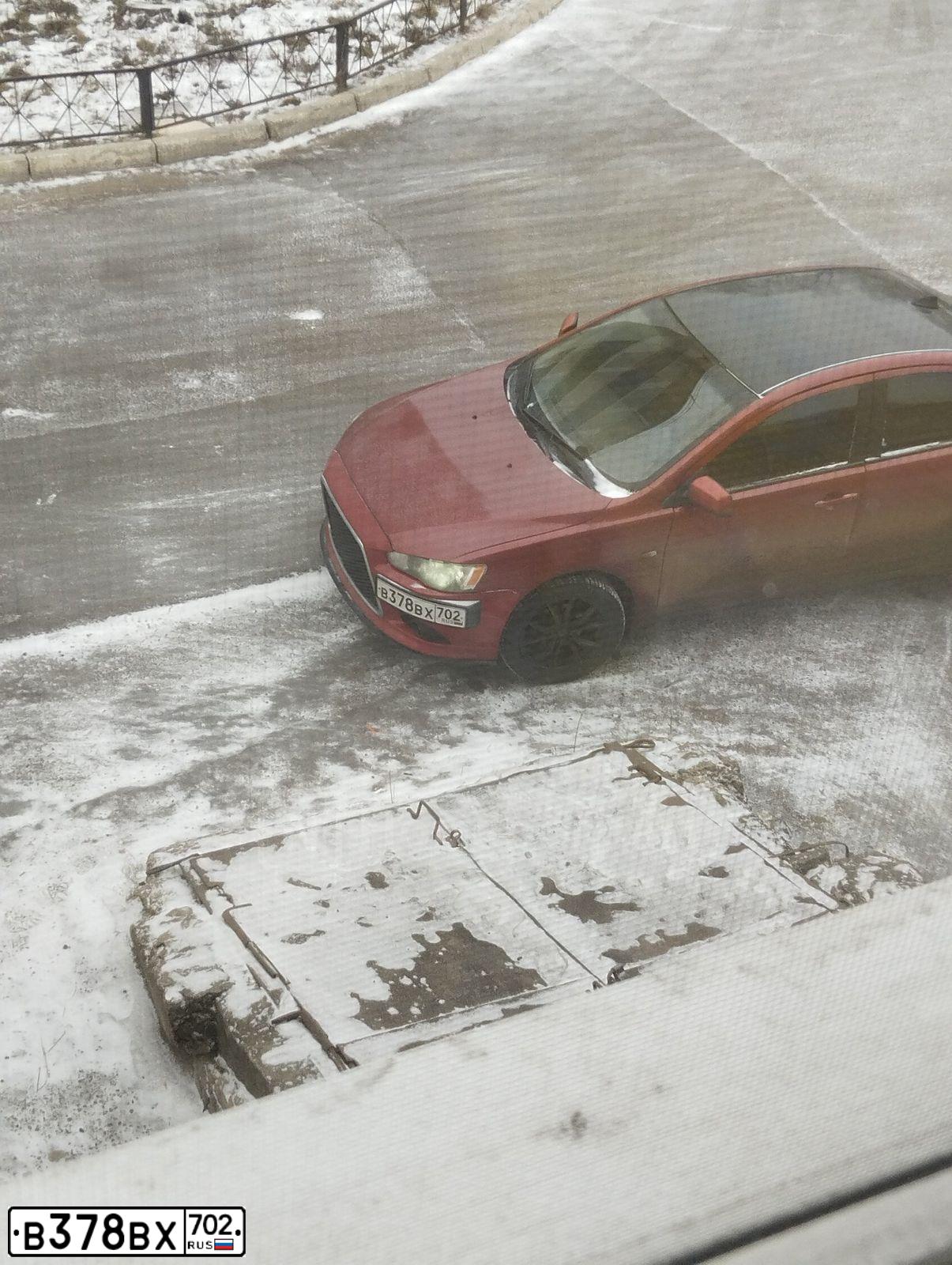 Фото автомобиля MITSUBISHI LANCER, 2011 — госномер В378ВХ702. Цвет: Красный