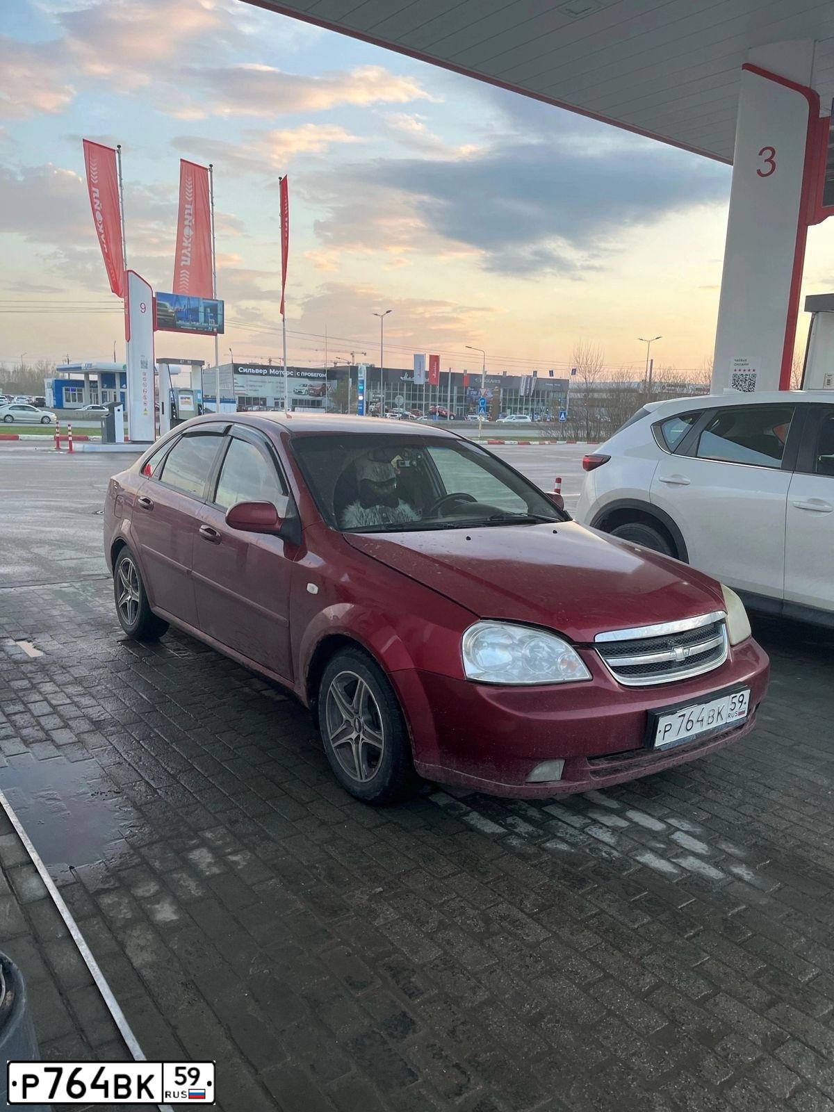 Фото автомобиля CHEVROLET LACETTI, 2008 — госномер У160ВТ196. Цвет: Красный
