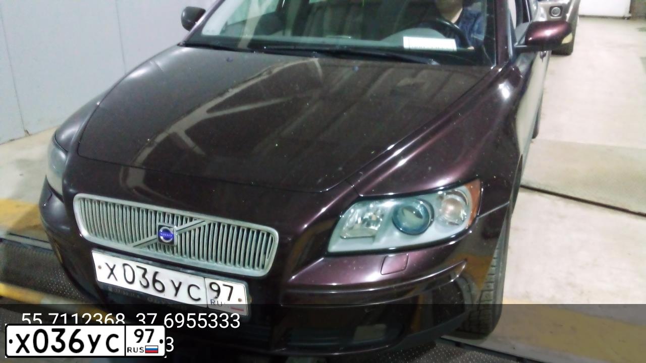 Фото автомобиля VOLVO V50, 2004 — госномер Х036УС97. Цвет: ВИШНЕВЫЙ
