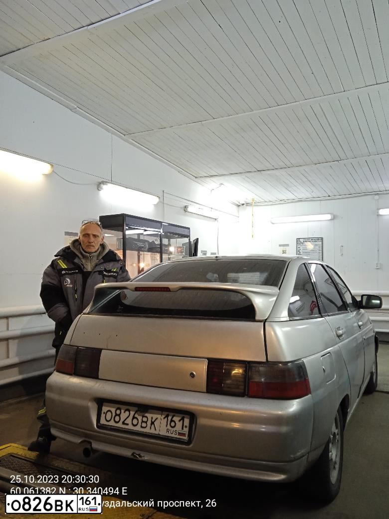 Фото автомобиля LADA 2112, 2003 — госномер О826ВК161. Цвет: СВ.-СЕРЕБР.МЕТАЛЛИК