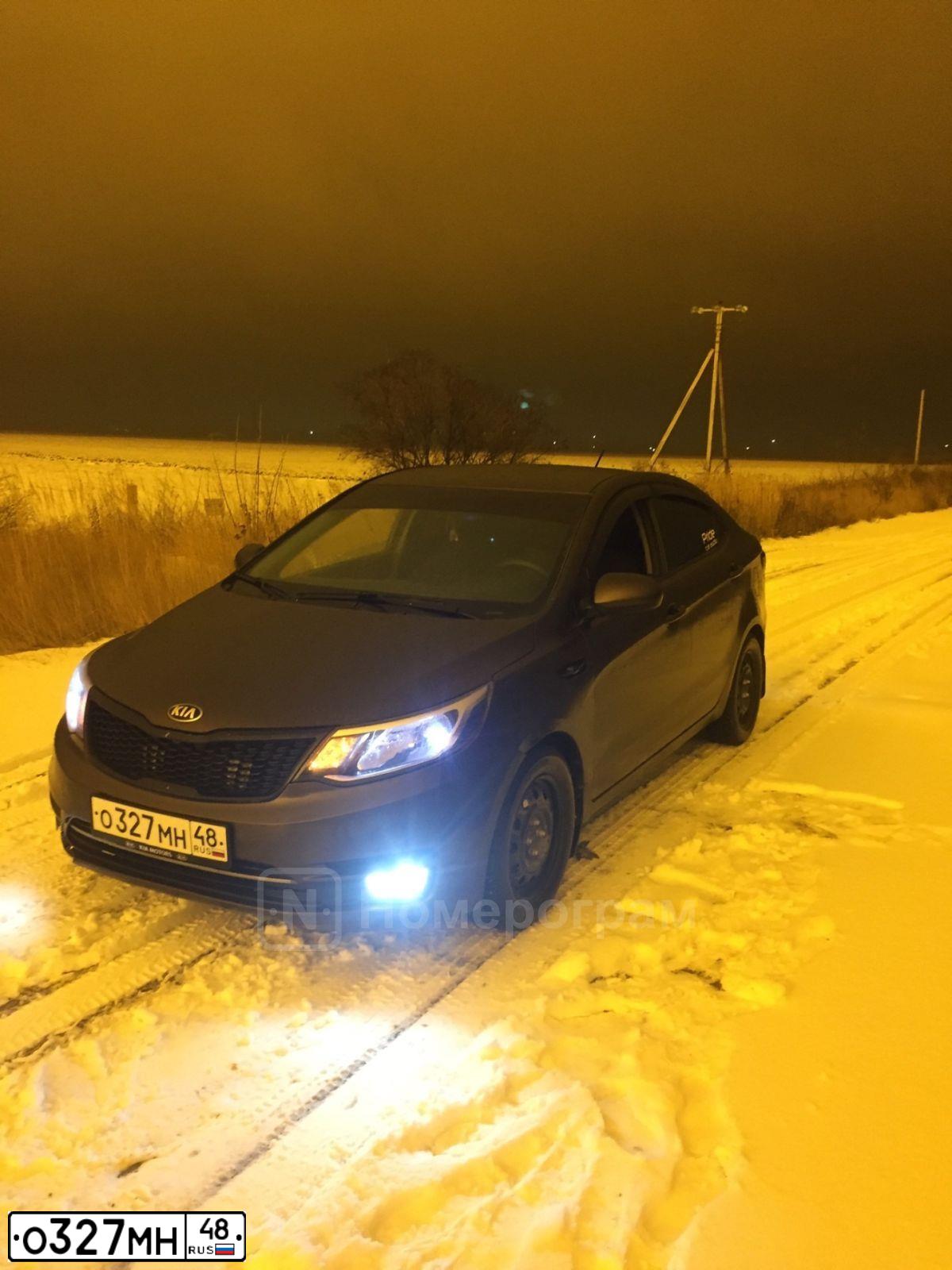 Фото автомобиля KIA RIO, 2015 — госномер О327МН48. Цвет: КОРИЧНЕВЫЙ
