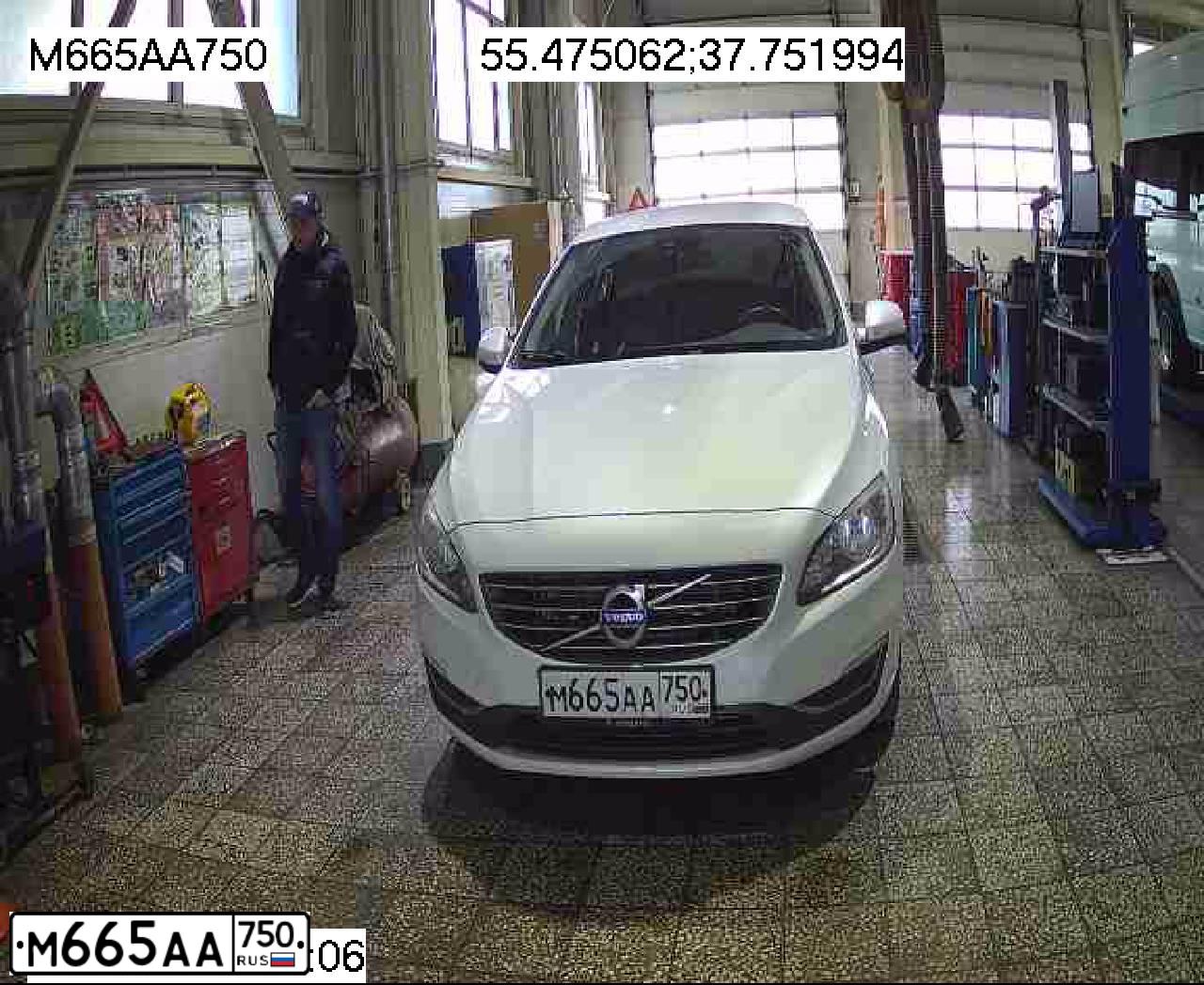 Фото автомобиля VOLVO S60, 2014 — госномер Т534ХР76. Цвет: Белый