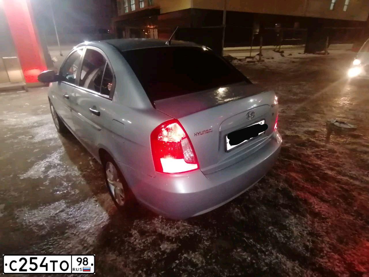 Фото автомобиля HYUNDAI VERNA, 2007 — госномер С286КТ40. Цвет: СВЕТЛО-ГОЛУБОЙ