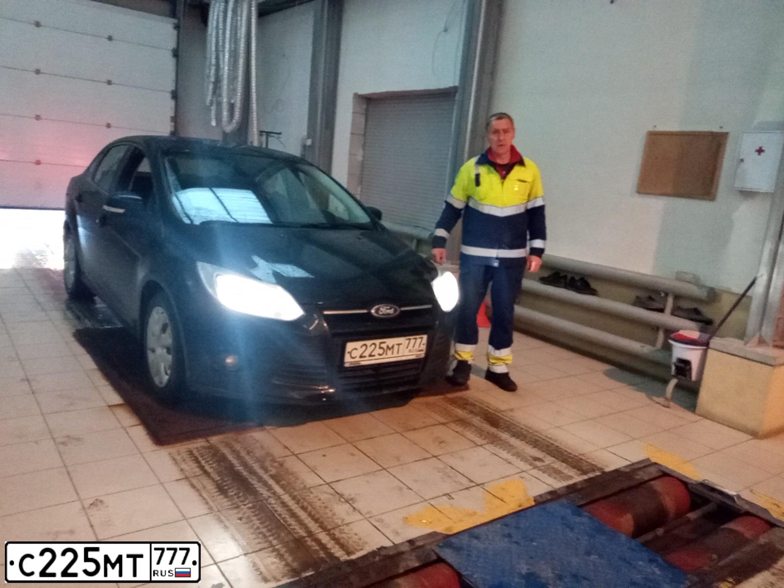 Фото автомобиля FORD FOCUS, 2014 — госномер В680ТА790. Цвет: ЧЕРНЫЙ