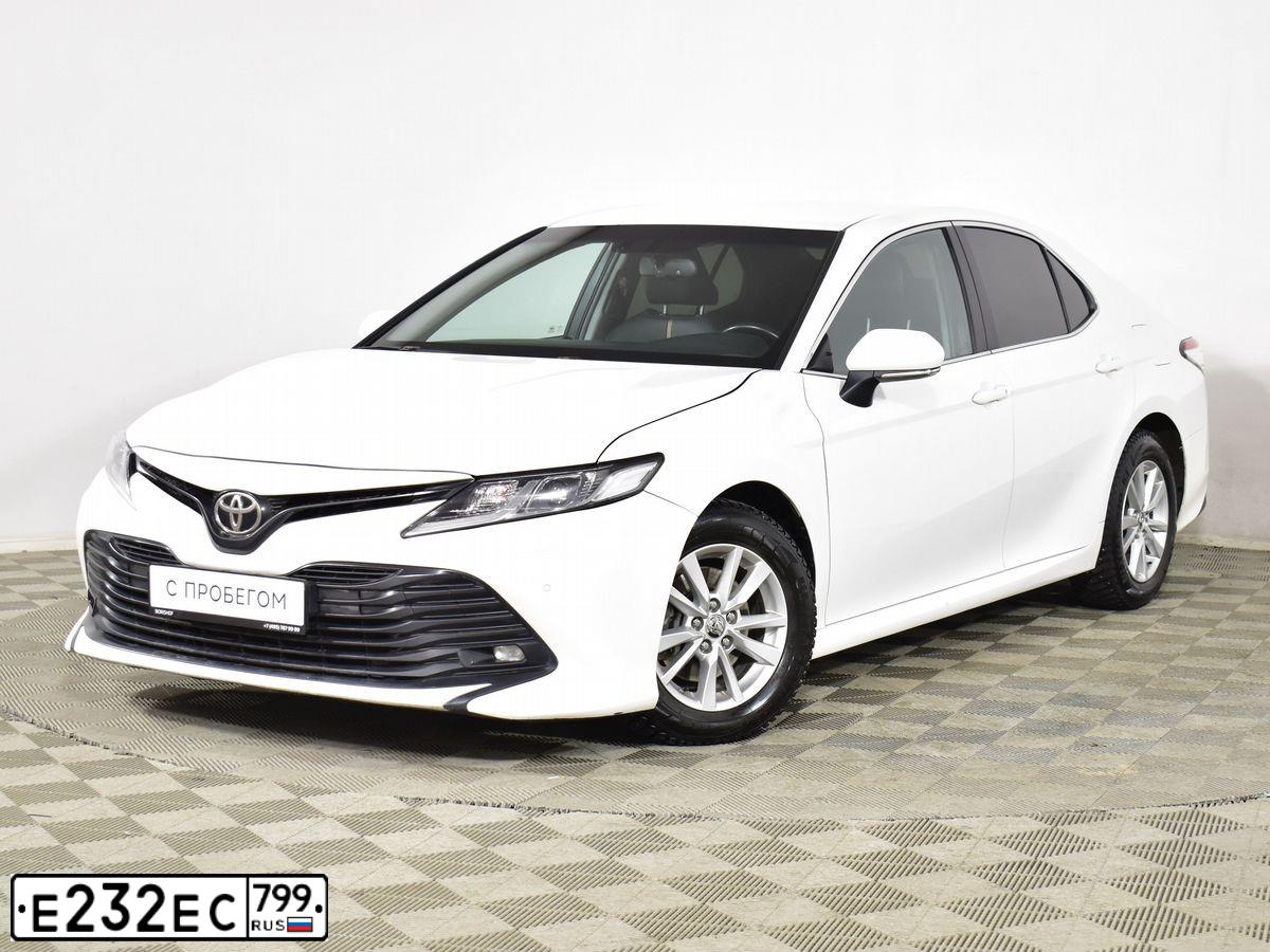 Фото автомобиля TOYOTA CAMRY, 2018 — госномер А386ОК790. Цвет: Белый