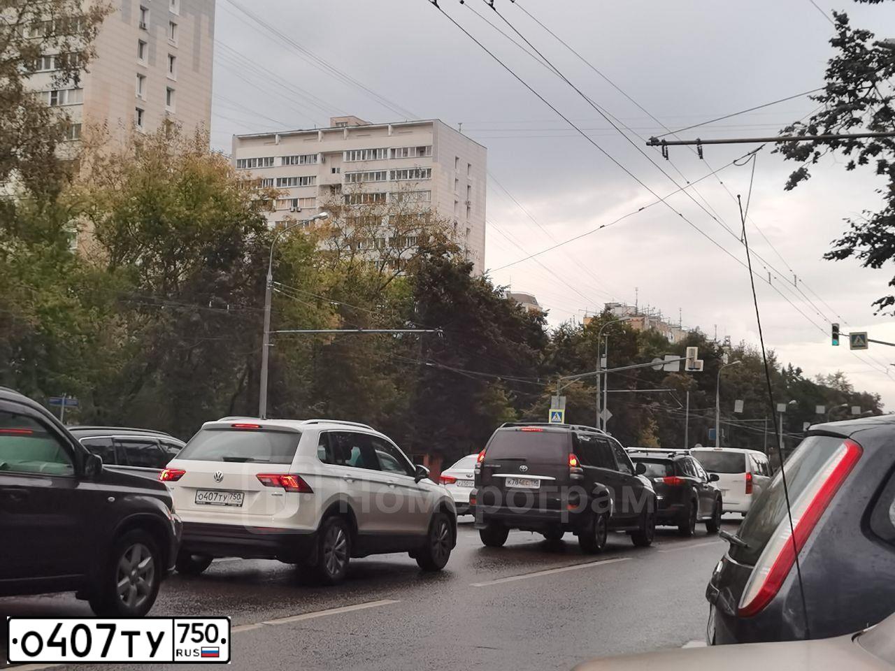 Фото автомобиля VOLKSWAGEN TIGUAN, 2018 — госномер О407ТУ750. Цвет: БЕЛЫЙ