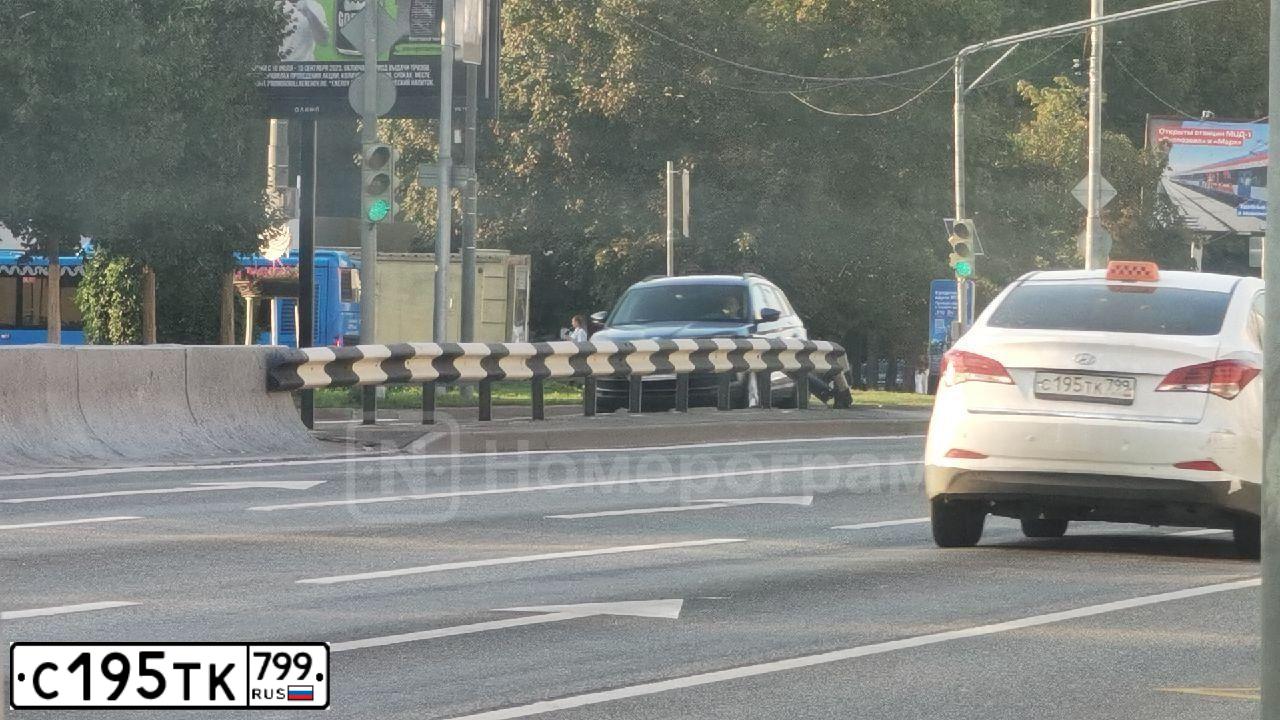 Фото автомобиля HYUNDAI I40, 2016 — госномер В437УР790. Цвет: БЕЛЫЙ