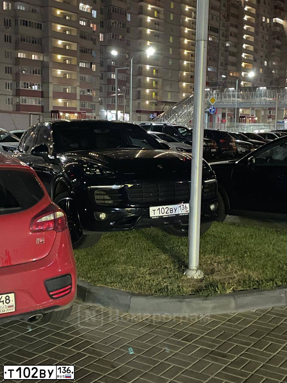 Фото автомобиля PORSCHE CAYENNE, 2014 — госномер А658АА136. Цвет: синий