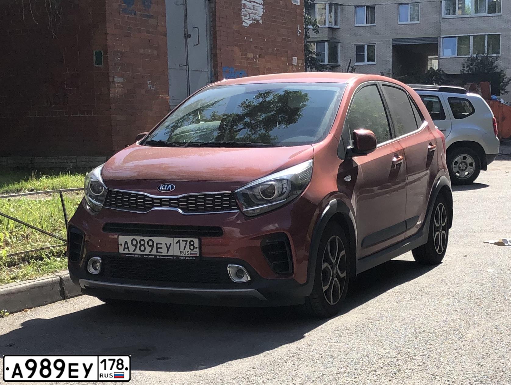 Фото автомобиля KIA PICANTO / MORNING, 2011 — госномер А989ЕУ178. Цвет: СЕРЕБРИСТЫЙ