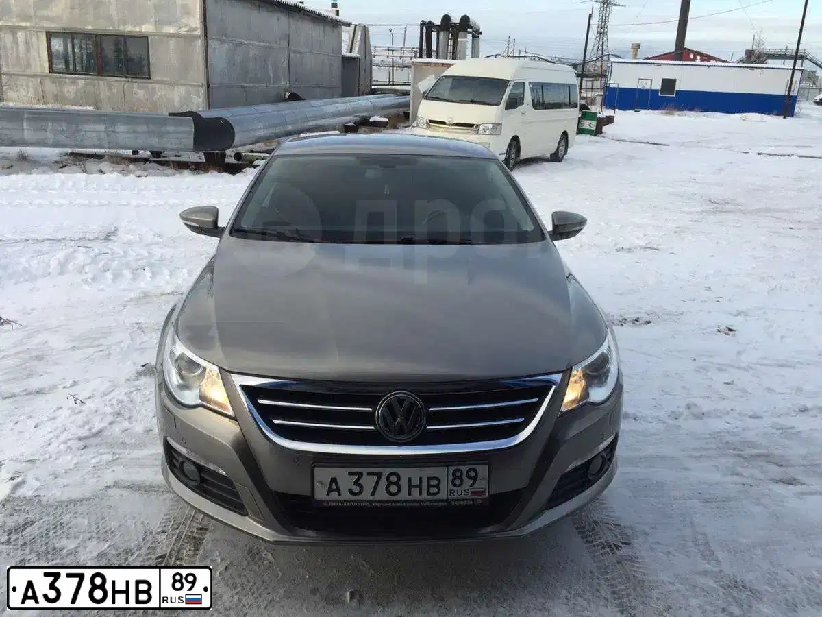 Фото автомобиля VOLKSWAGEN PASSAT, 2011 — госномер У780УВ123. Цвет: БЕЖЕВО-СЕРЫЙ