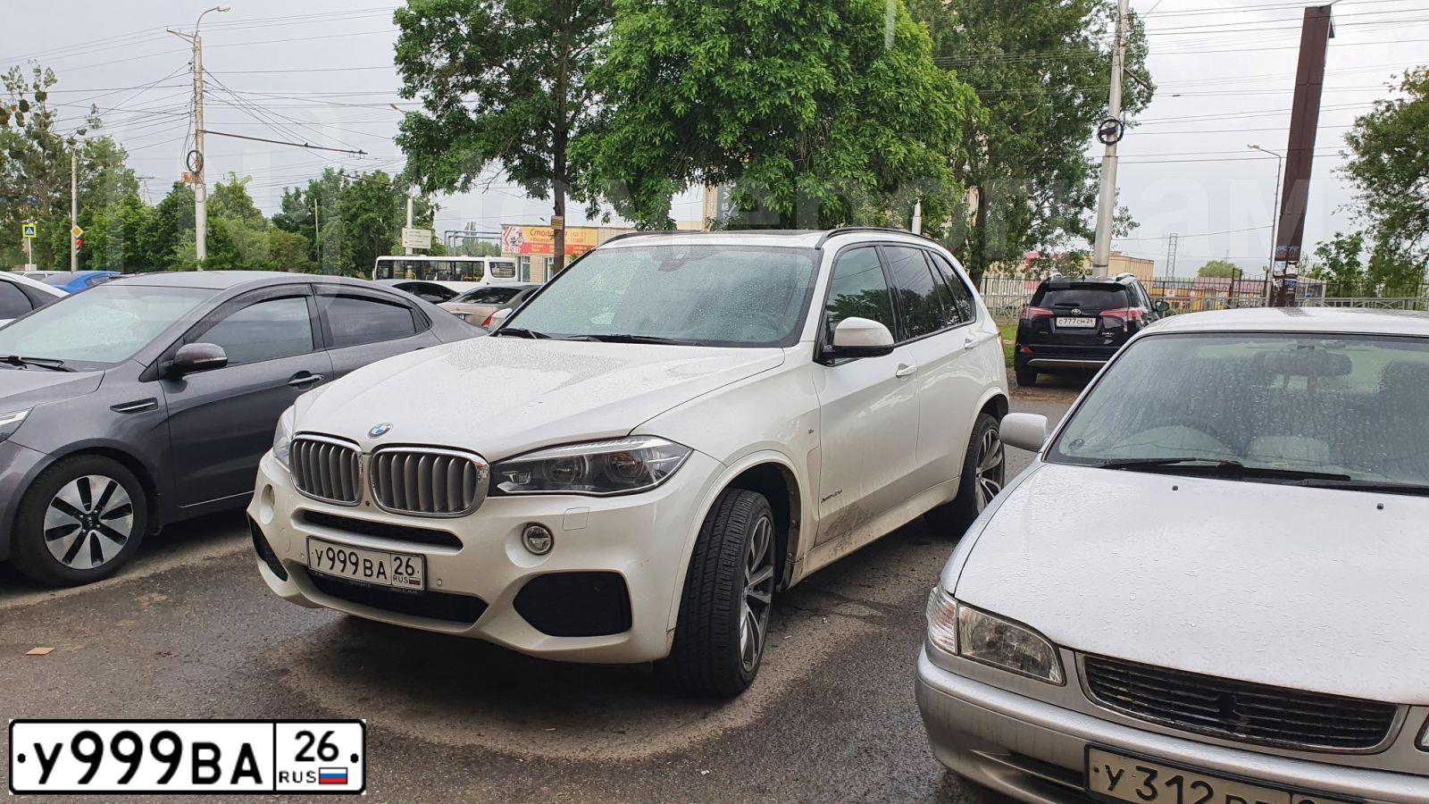 Фото автомобиля БМВ X5 XDRIVE40D, 2017 — госномер М194УМ126. Цвет: БЕЛЫЙ МЕТАЛЛИК