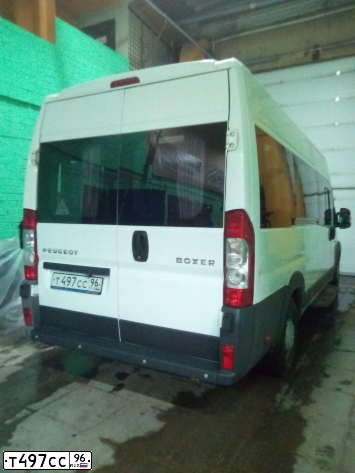 Фото автомобиля PEUGEOT BOXER, 2011 — госномер Т497СС96. Цвет: Белый