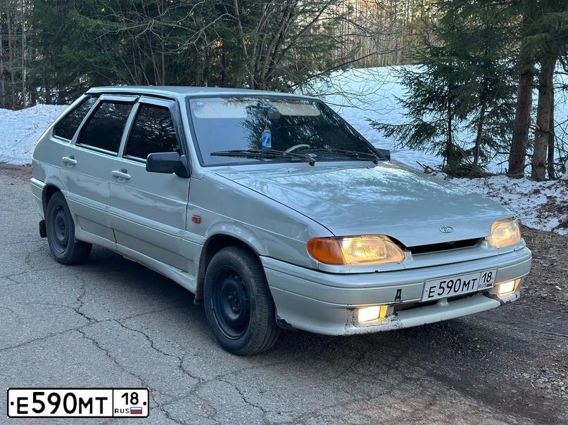 Фото автомобиля LADA 2114 SAMARA, 2005 — госномер М103НО18. Цвет: МОЛОЧНО -БЕЛЫЙ СЕРЕБ