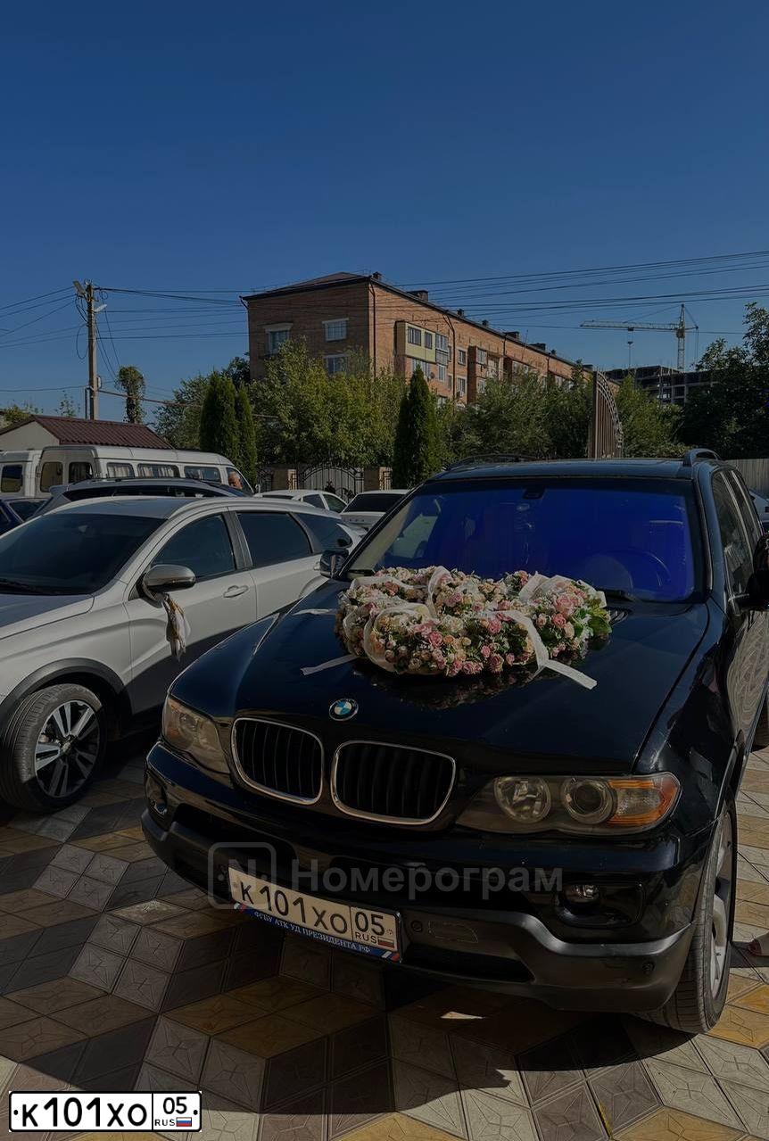 Фото автомобиля BMW X5, 2005 — госномер К101ХО05. Цвет: ЧЕРНЫЙ