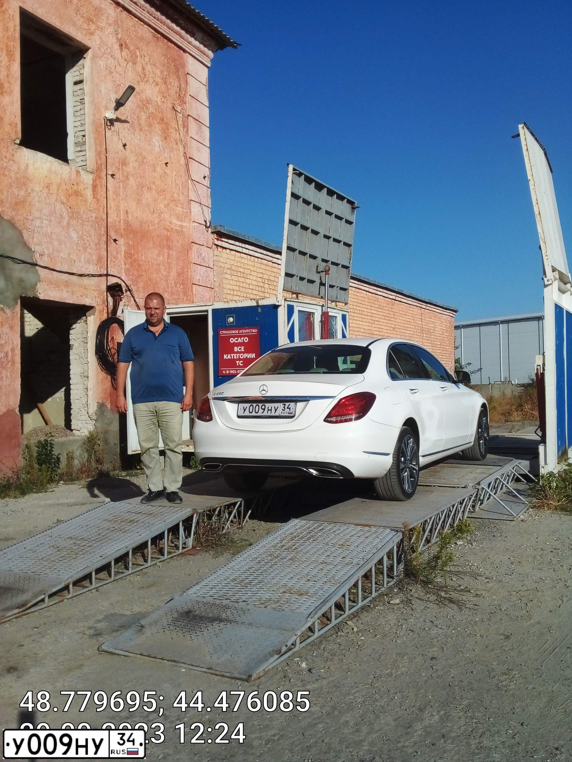 Фото автомобиля TOYOTA RAV4, 2007 — госномер У009НУ34. Цвет: ЧЕРНЫЙ