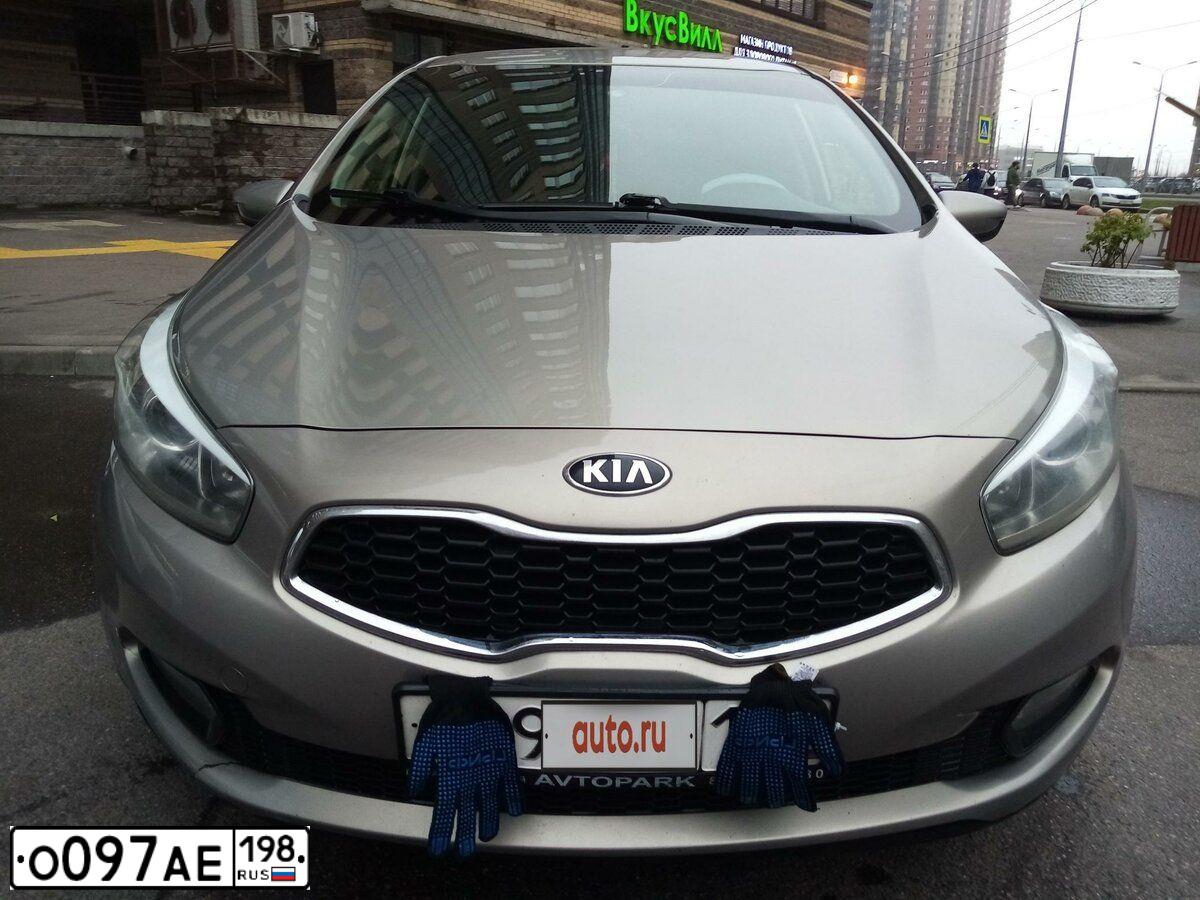 Фото автомобиля KIA CEE'D, 2015 — госномер О097АЕ198. Цвет: СЕРЕБРИСТЫЙ
