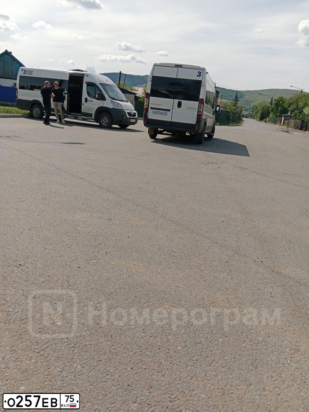 Фото автомобиля PEUGEOT BOXER, 2013 — госномер О257ЕВ75. Цвет: Белый