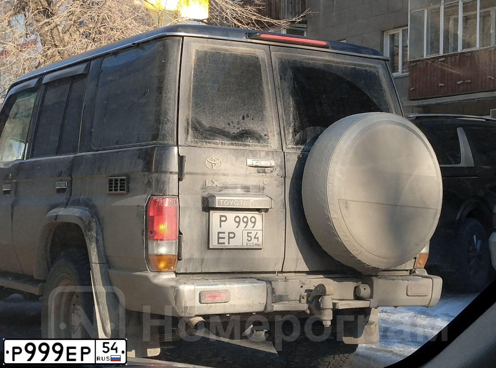 Фото автомобиля TOYOTA LANDCRUISER, 2012 — госномер Р999ЕР54. Цвет: СЕРЫЙ