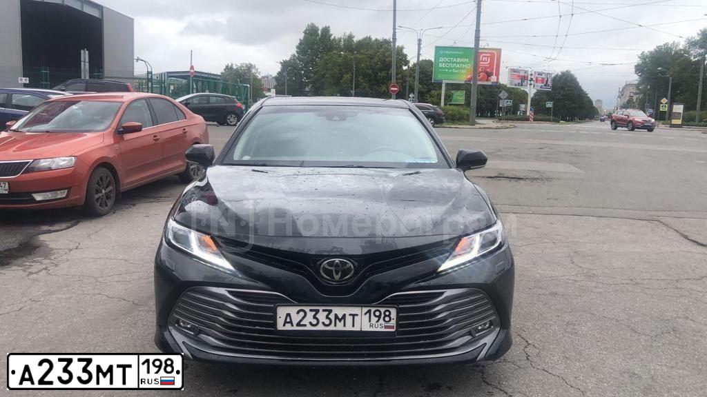 Фото автомобиля TOYOTA CAMRY, 2018 — госномер А233МТ198. Цвет: ЧЕРНЫЙ МЕТАЛЛИК