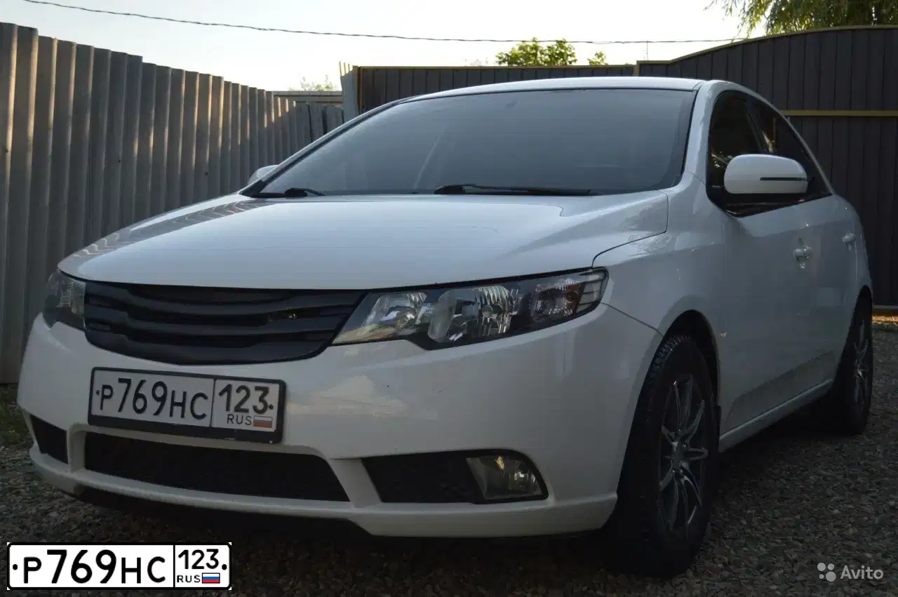 Фото автомобиля KIA CERATO, 2011 — госномер В701МХ761. Цвет: Белый
