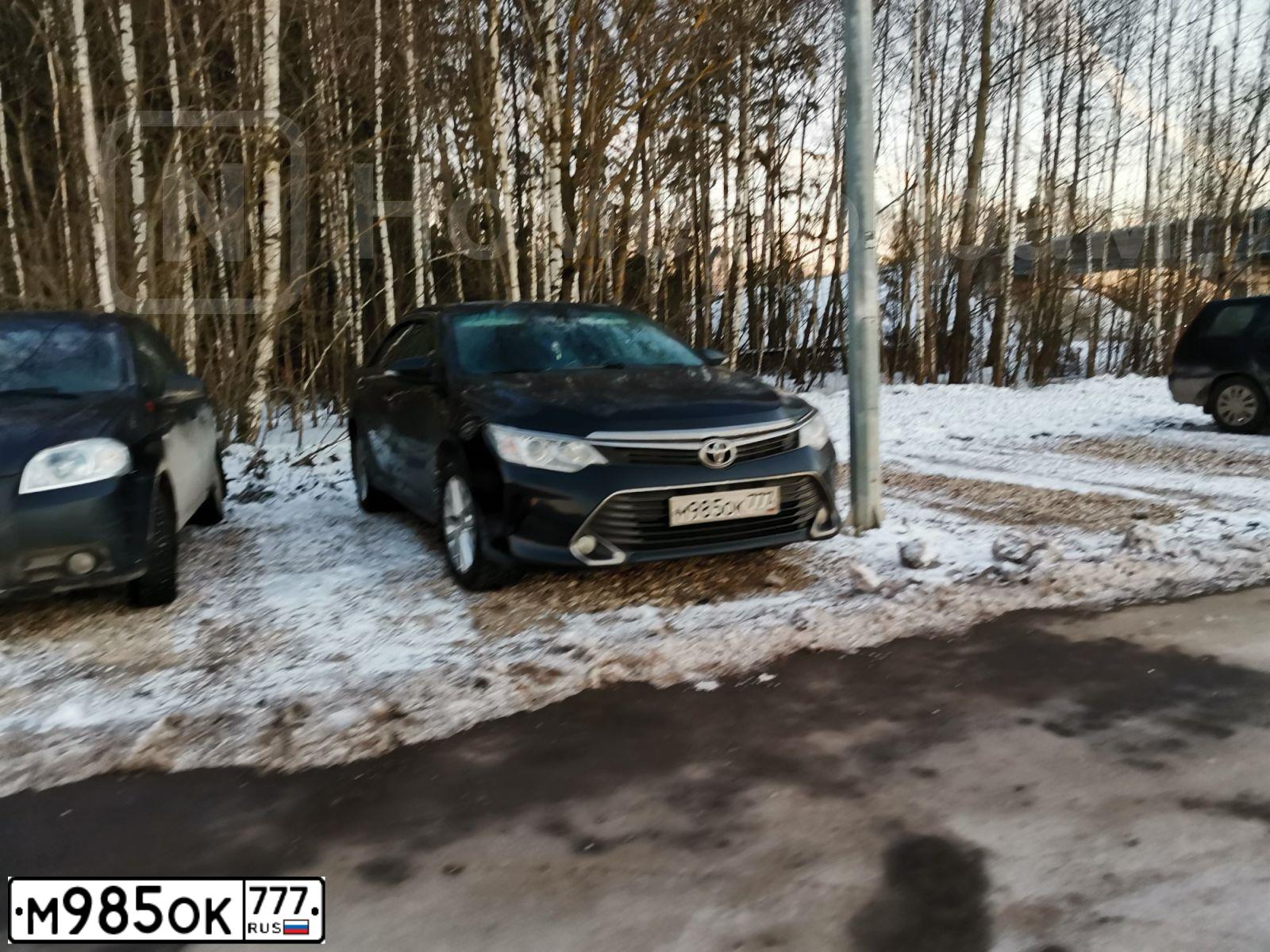Фото автомобиля TOYOTA CAMRY, 2015 — госномер М985ОК777. Цвет: ЧЕРНЫЙ МЕТАЛЛИК