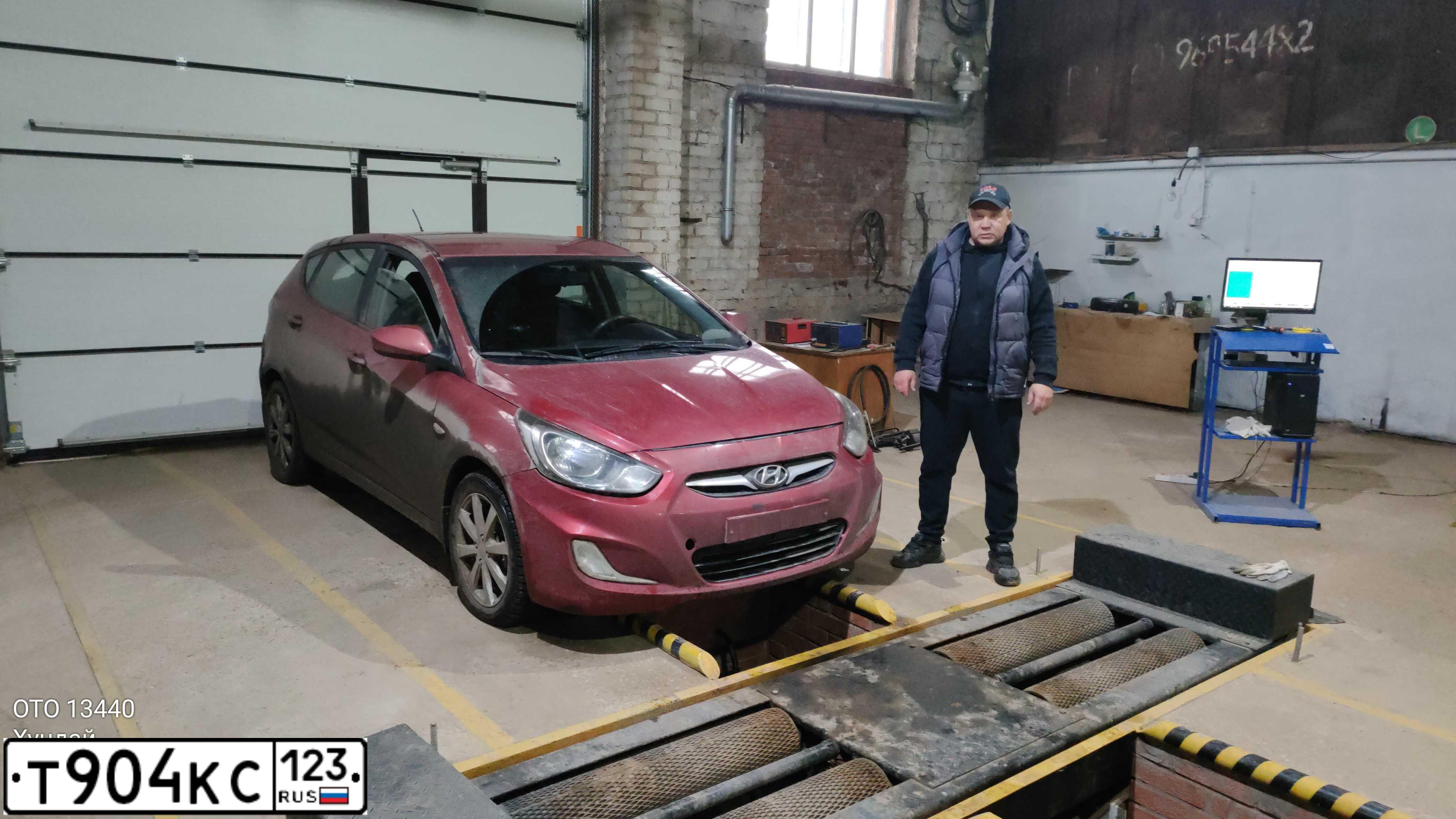 Фото автомобиля HYUNDAI SOLARIS, 2013 — госномер Р716РХ159. Цвет: КРАСНЫЙ ГРАНАТ