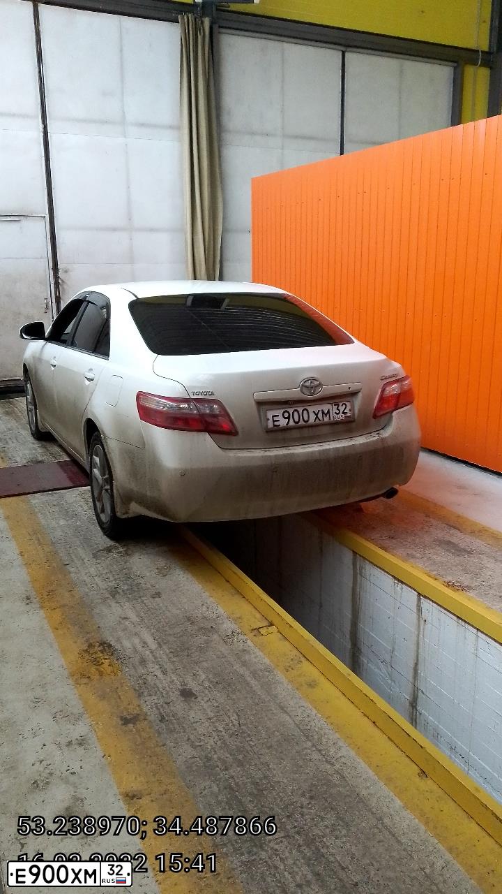 Фото автомобиля TOYOTA CAMRY, 2011 — госномер Р600НМ40. Цвет: Белый