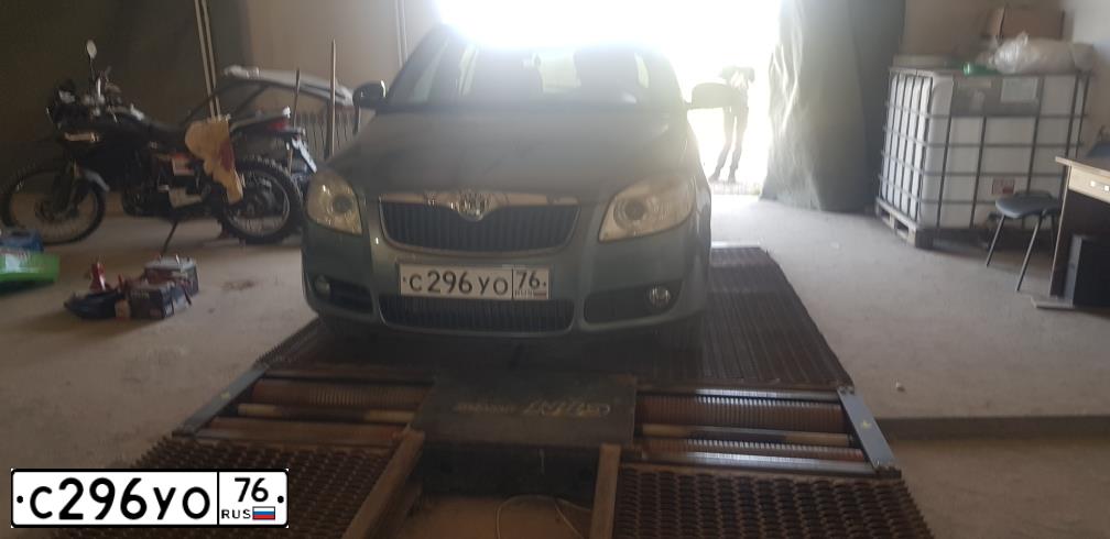 Фото автомобиля SKODA FABIA, 2008 — госномер С296УО76. Цвет: темно-серый