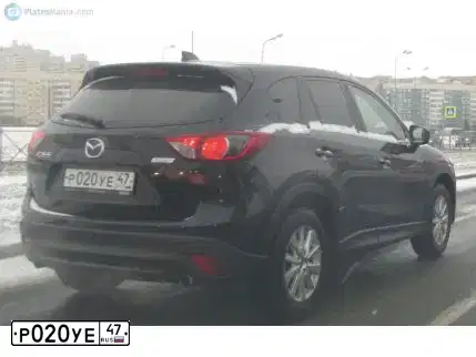 Фото автомобиля MAZDA CX-5, 2013 — госномер Р020УЕ47. Цвет: ЧЕРНЫЙ