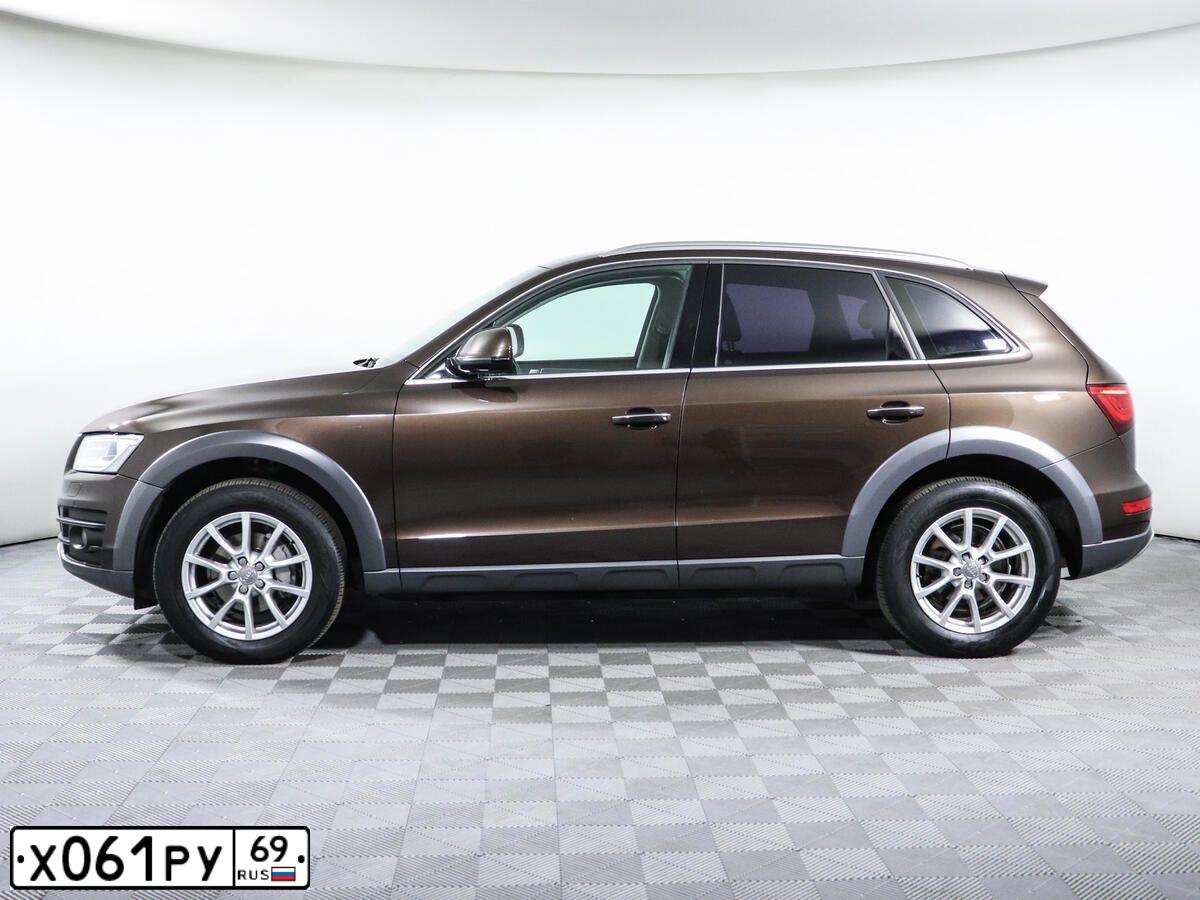 Фото автомобиля AUDI Q5, 2015 — госномер М858УА799. Цвет: Коричневый