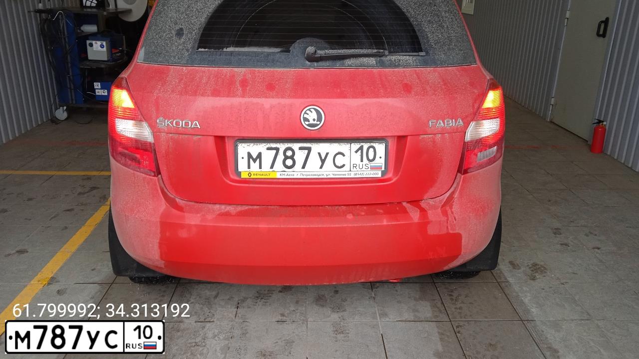 Фото автомобиля SKODA FABIA, 2014 — госномер М787УС10. Цвет: Красный