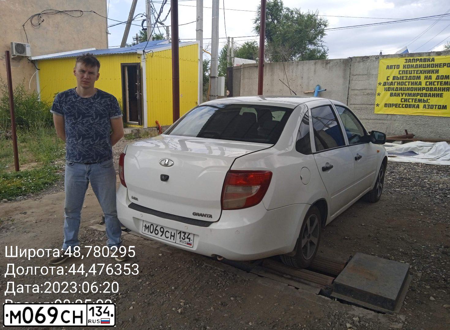 Фото автомобиля LADA 2190 GRANTA, 2013 — госномер М069СН134. Цвет: Белый