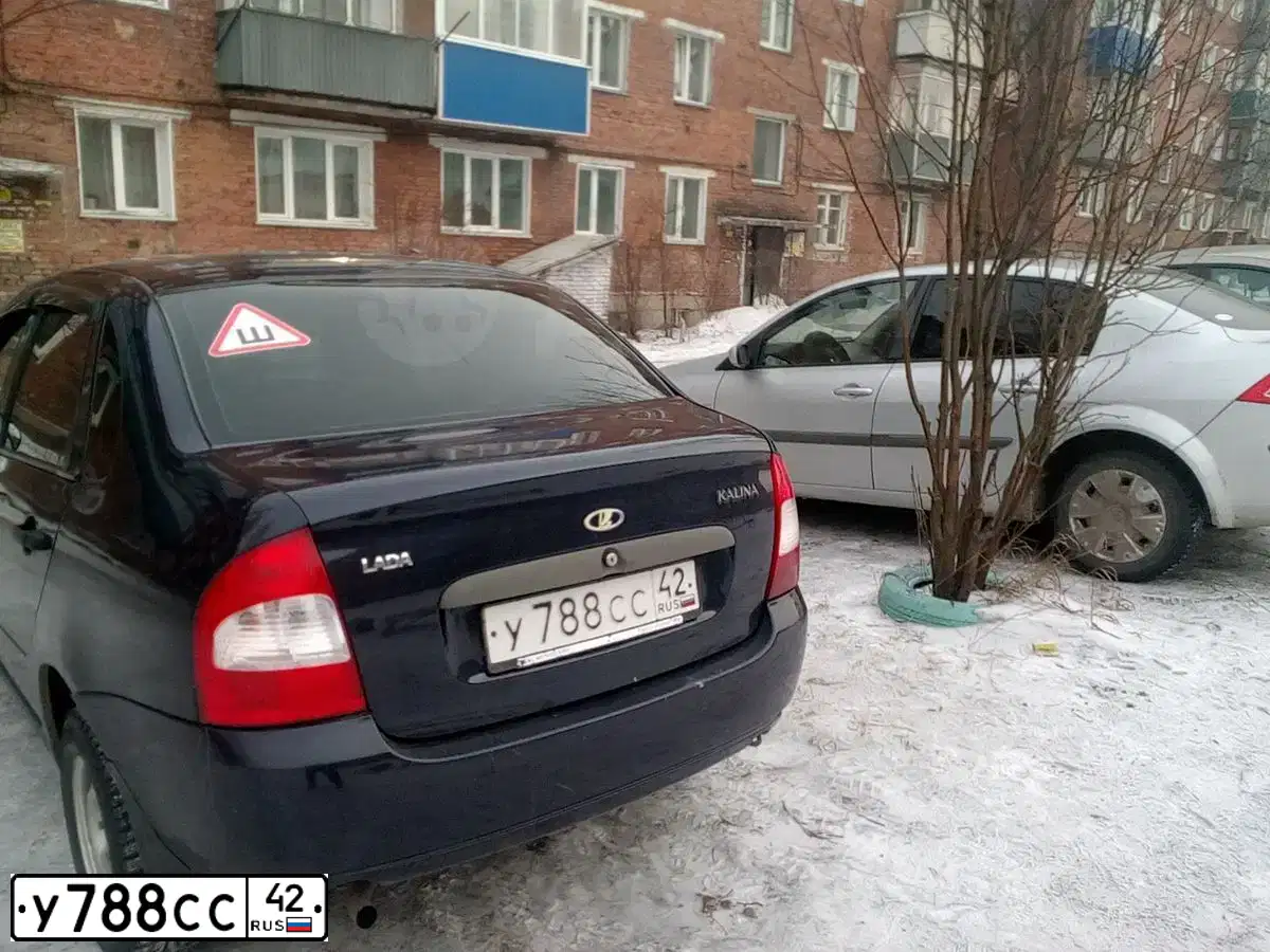 Фото автомобиля LADA 1118 KALINA, 2007 — госномер У577РА142. Цвет: Темный Сине-Фиолетовый