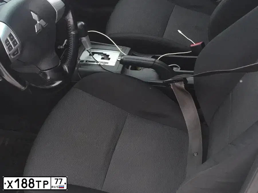 Фото автомобиля LAND ROVER DISCOVERY, 2005 — госномер Т011АМ180. Цвет: синий