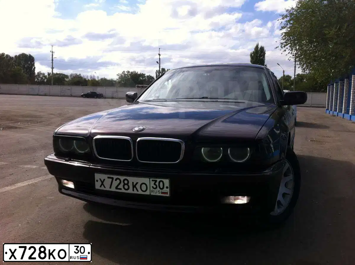 Фото автомобиля BMW 728, 1998 — госномер О542ЕО193. Цвет: ЧЕРНО-БОРДОВЫЙ
