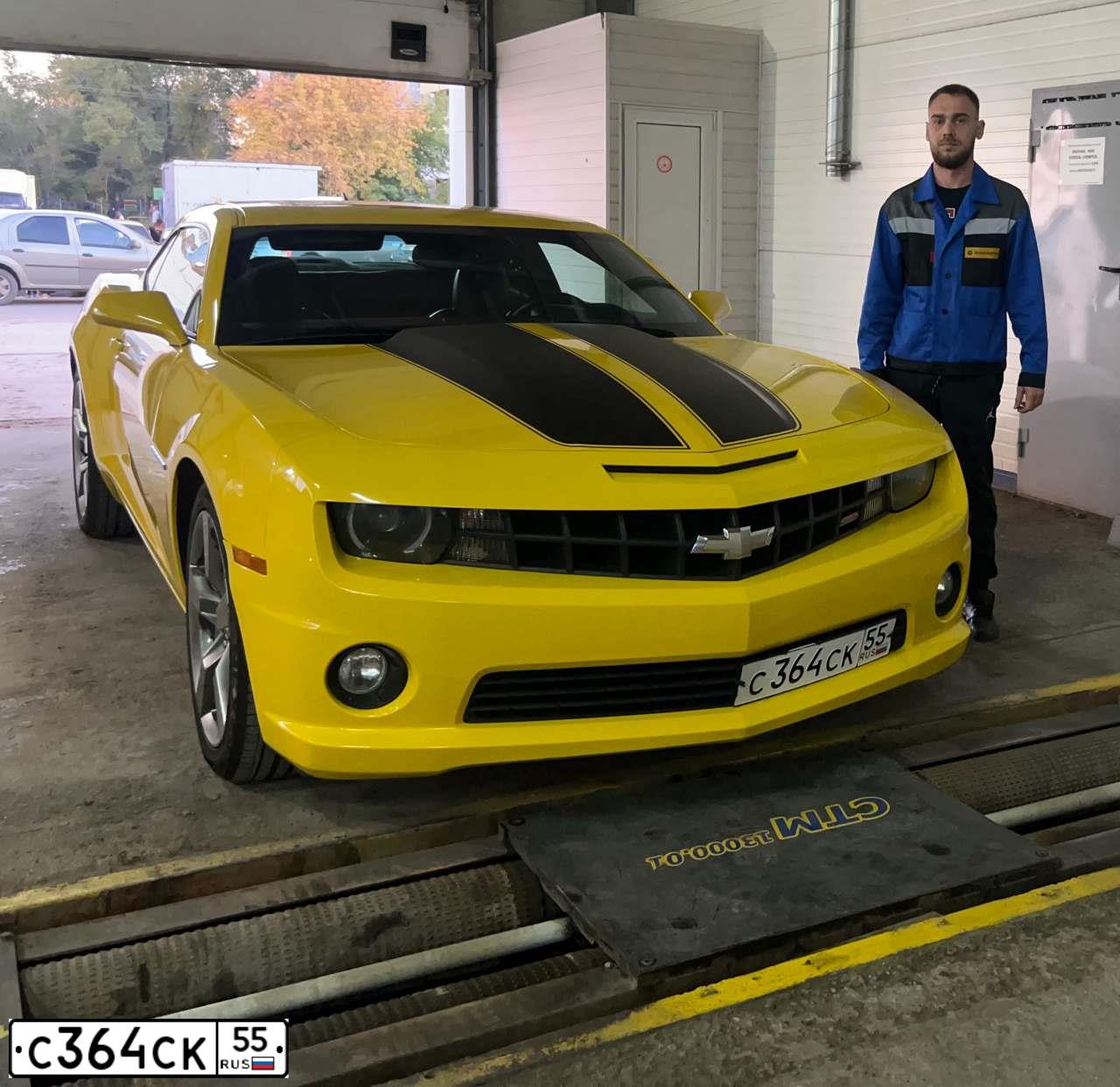 Фото автомобиля CHEVROLET CAMARO, 2010 — госномер С364СК55. Цвет: ЖЕЛТЫЙ