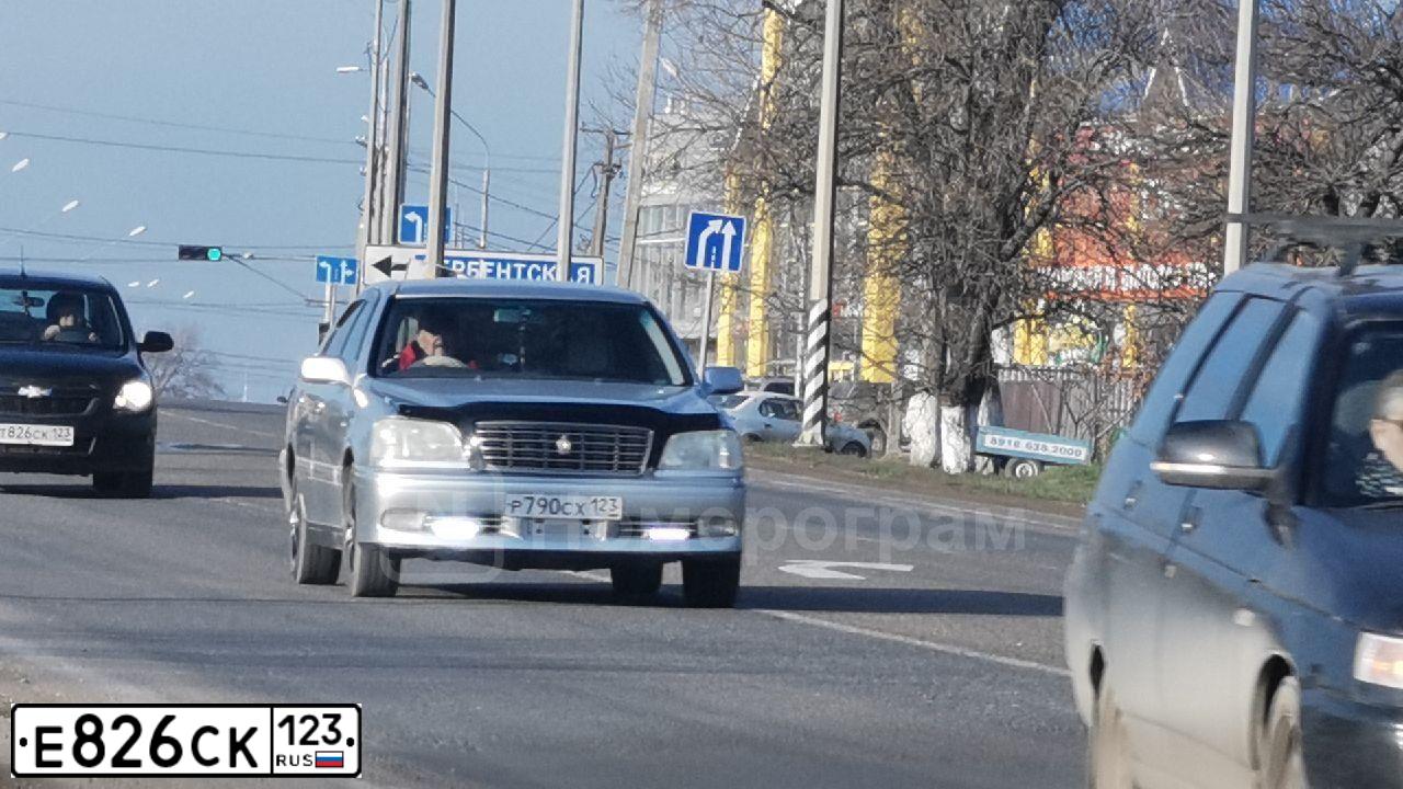 Фото автомобиля TOYOTA LANDCRUISER, 2007 — госномер Х030ММ123. Цвет: СЕРЕБРИСТЫЙ