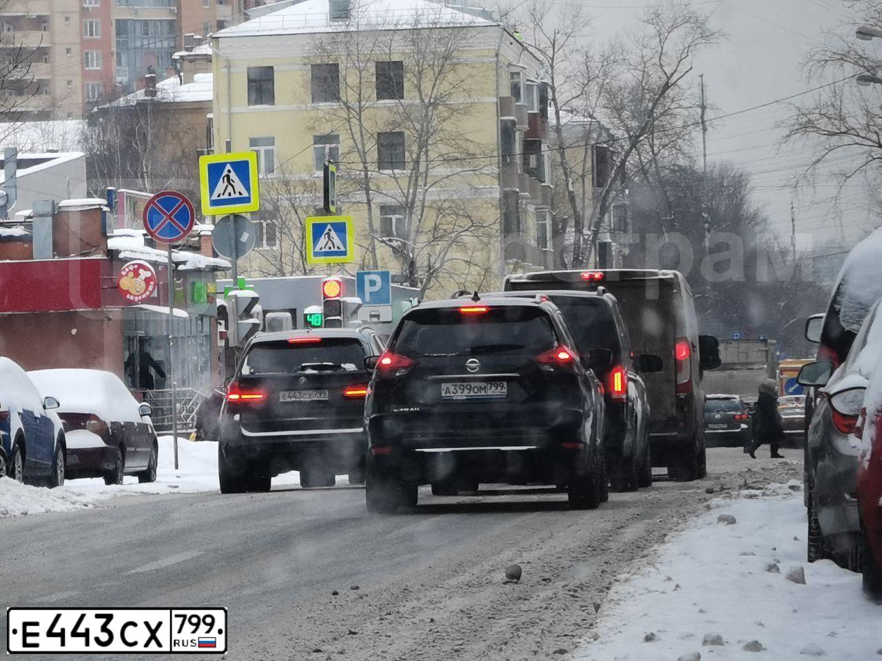 Фото автомобиля BMW X5, 2015 — госномер Е443СХ799. Цвет: ТЕМНО-СЕРЫЙ