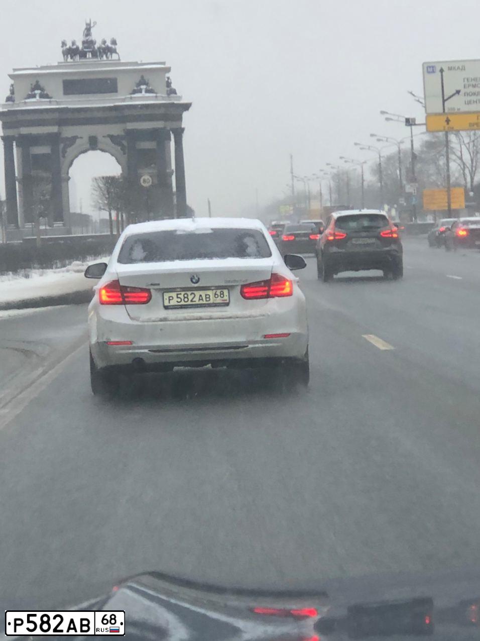 Фото автомобиля BMW SERIE 3, 2014 — госномер Р582АВ68. Цвет: БЕЛЫЙ МЕТАЛЛИК
