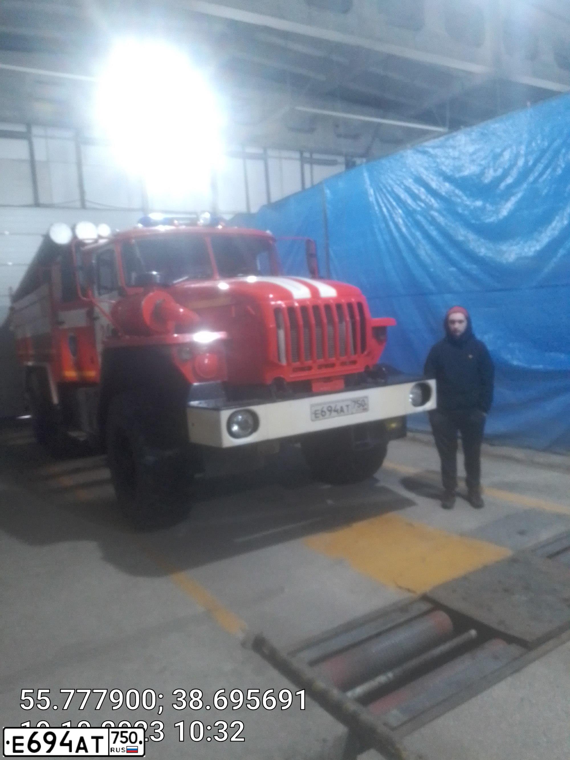 Фото автомобиля URAL 5557 /6X6/, 2015 — госномер Е694АТ750. Цвет: Р50574-2002