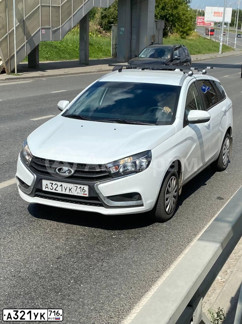 Фото автомобиля LADA VESTA, 2018 — госномер А321УК716. Цвет: БЕЛЫЙ
