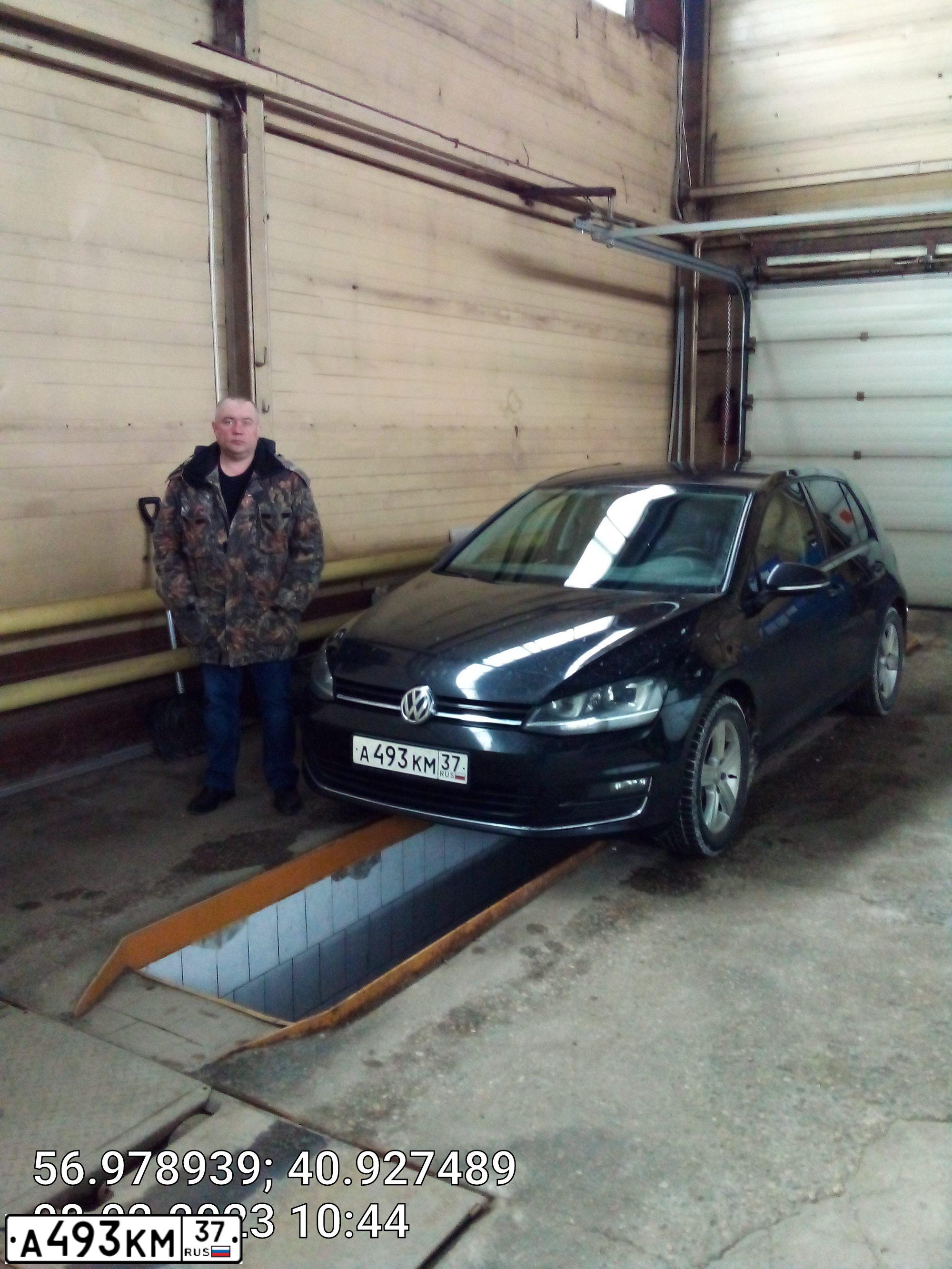 Фото автомобиля VOLKSWAGEN GOLF, 2013 — госномер В729ОУ37. Цвет: ЧЕРНЫЙ