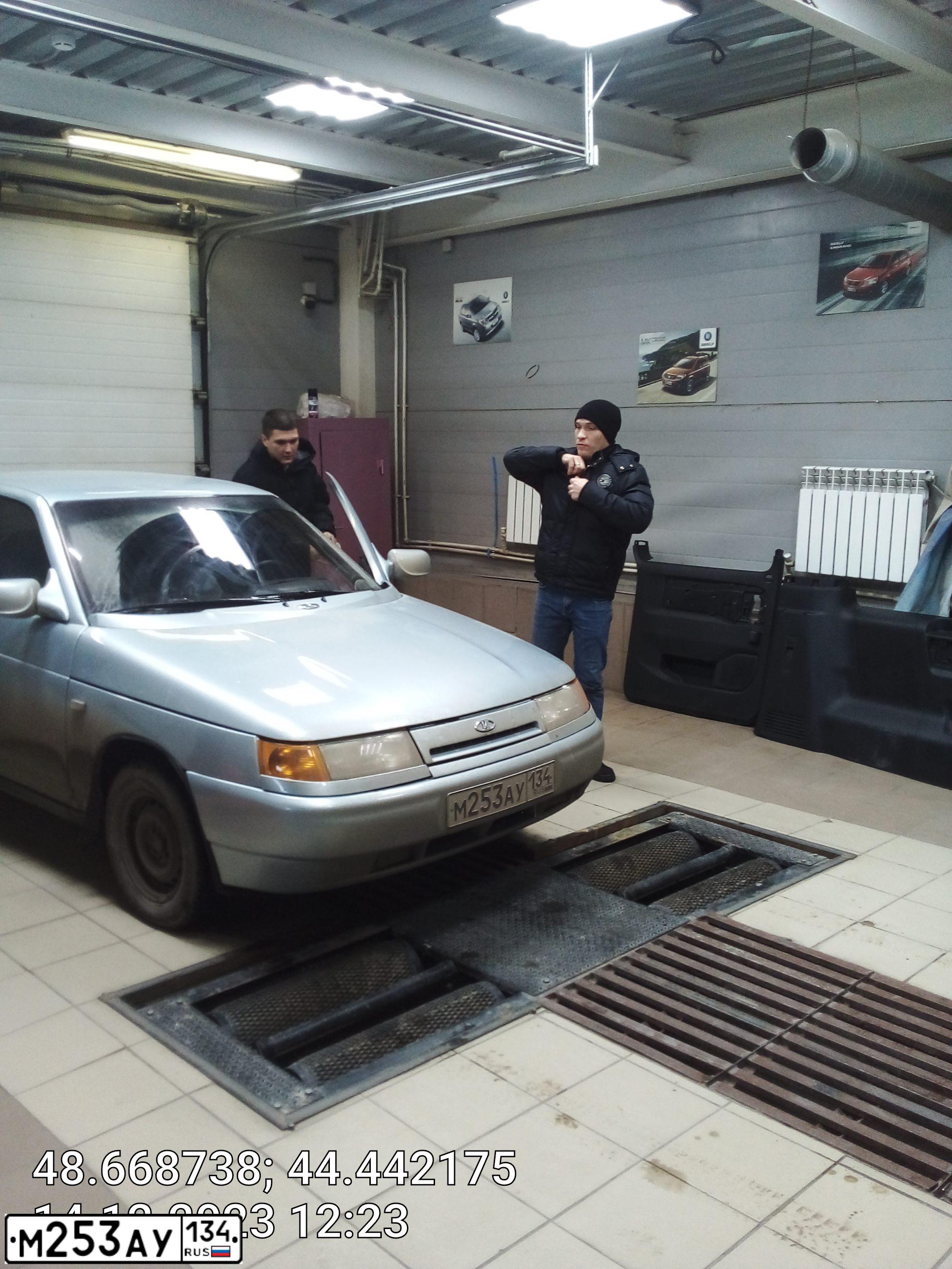 Фото автомобиля LADA 2110 LADA, 2001 — госномер Н182МО134. Цвет: СЕРЕБРИСТО-ГОЛУБОЙ