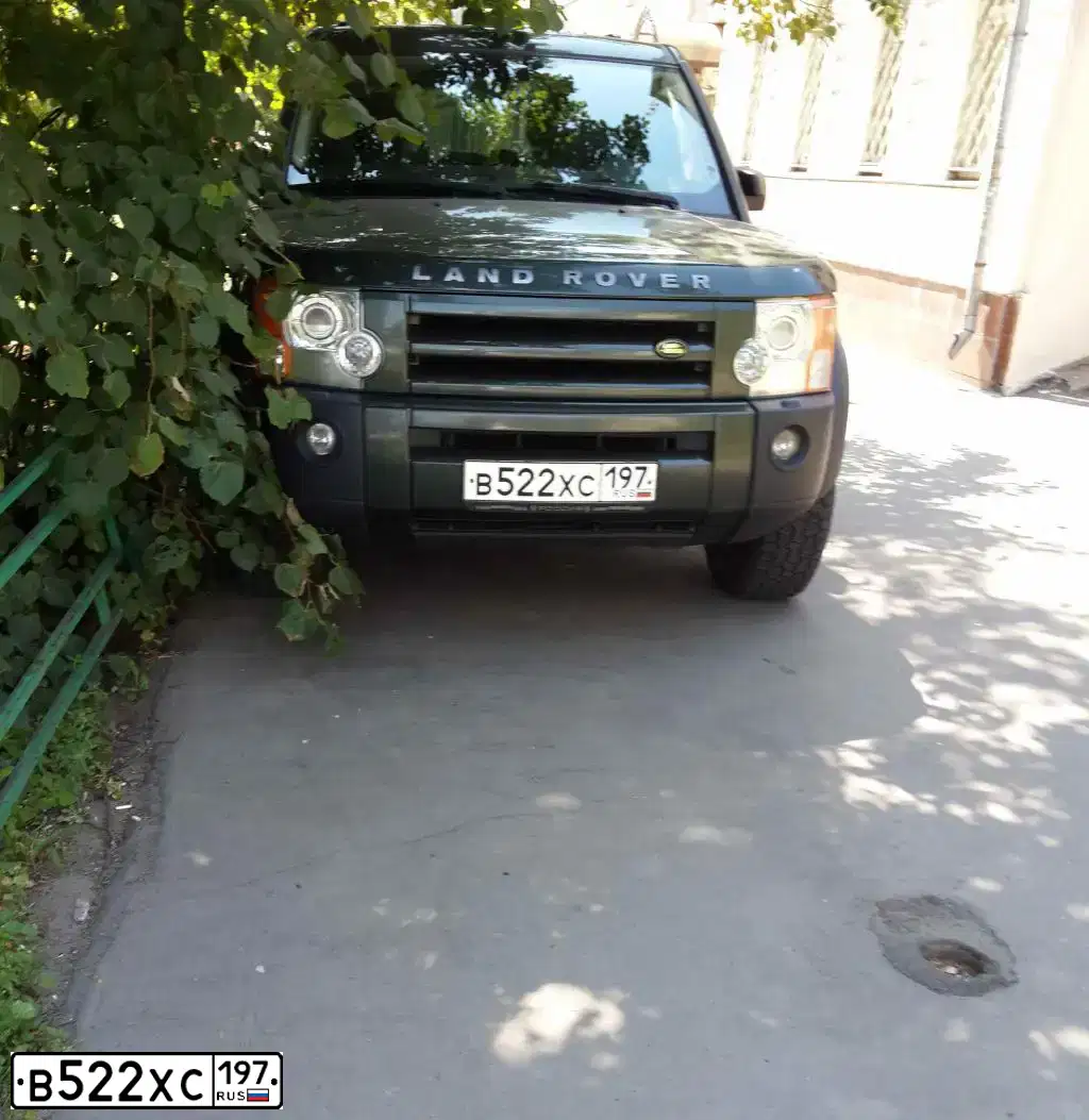 Фото автомобиля LANDROVER DISCOVERY, 2006 — госномер В522ХС197. Цвет: ЗЕЛЕНЫЙ ТЕМНЫЙ