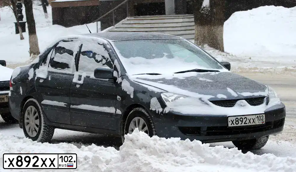 Фото автомобиля MITSUBISHI LANCER, 2006 — госномер Х892ХХ102. Цвет: СЕРЫЙ