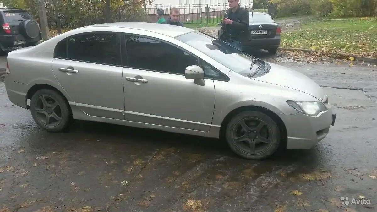 Фото автомобиля VOLKSWAGEN POLO, 2012 — госномер У564ТМ47. Цвет: СИНИЙ
