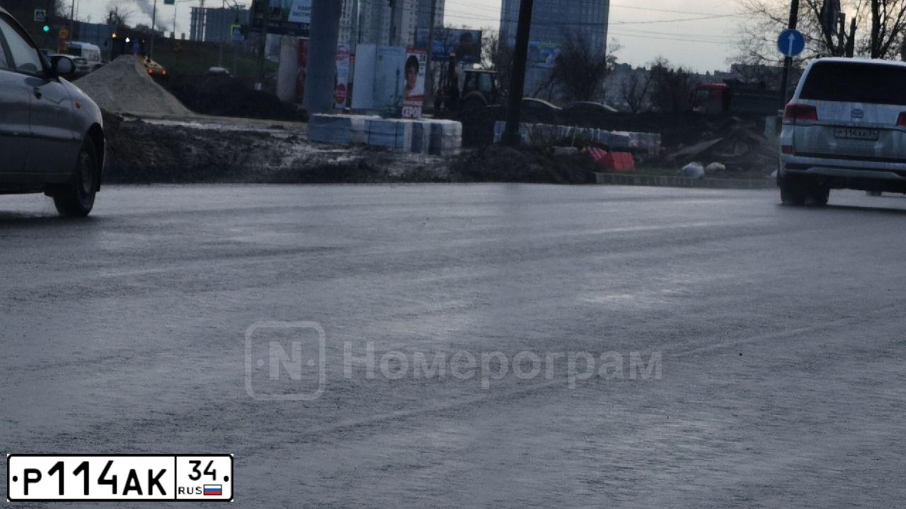 Фото автомобиля LADA 2114 SAMARA, 2010 — госномер В612ТК134. Цвет: Серо-сине-зеленый
